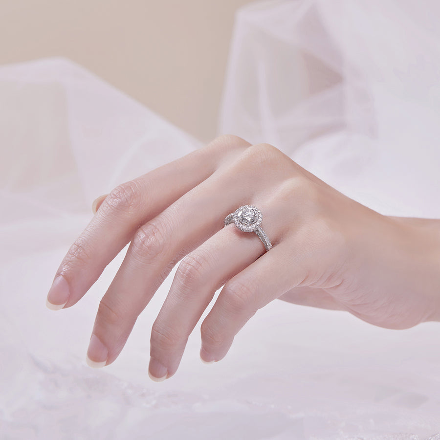 18K White Gold Round Brilliant Diamond Ring