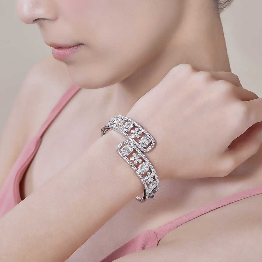 18K White Gold Diamond Bangle